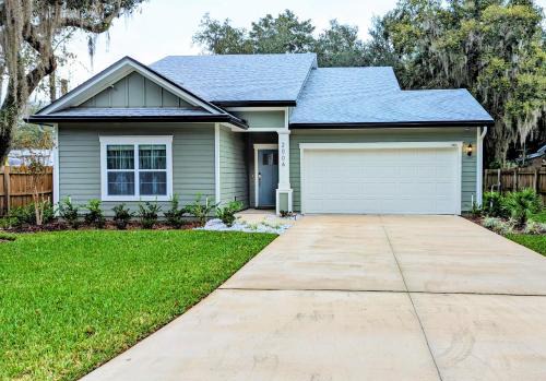 Chic Modern new home in St Augustine gameroom-spotless