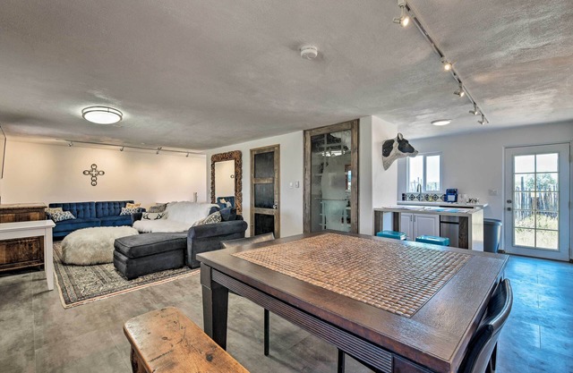 Chic Studio w/Grill - 25 Mins to Taos Ski Valley!