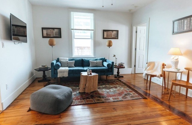 CHIC Thames Str. Deck Harbor Views free parking