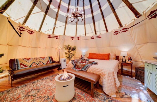 Chief's Lodge · Luxury Glamping Teepee w/King Bed on private Mtn!