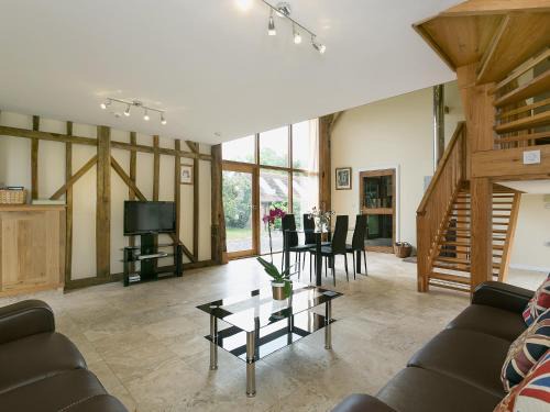 Chilsham Barn