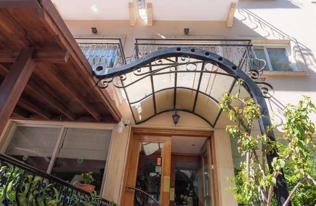 Chrielka Hotel Apartments