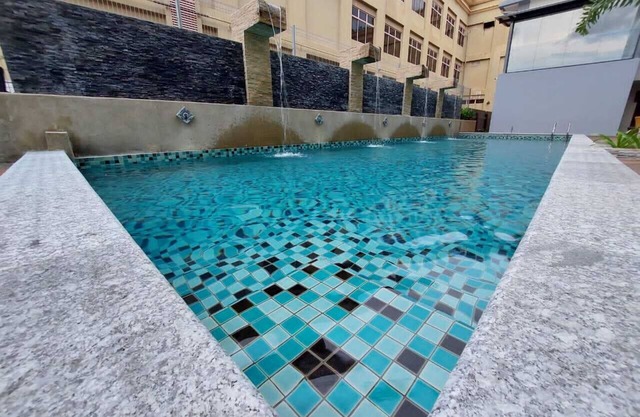 CHRISTEE SUITES HOTEL