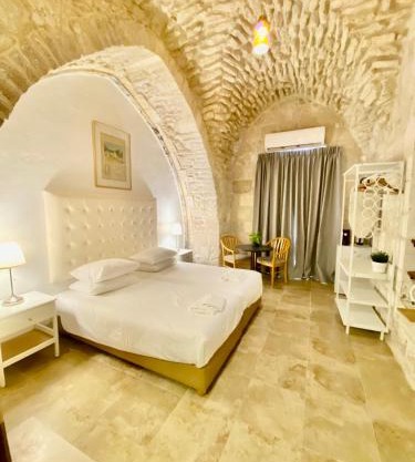 Christian Quarter Studio I