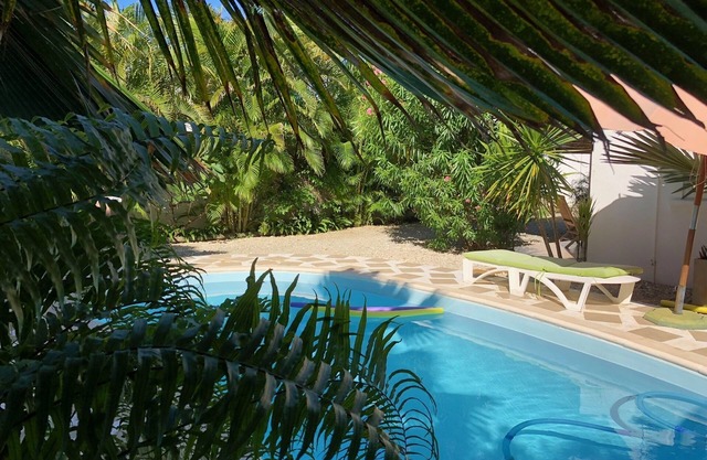 Cinnamon: Charming bungalow 5 mins walk from the beach and shops