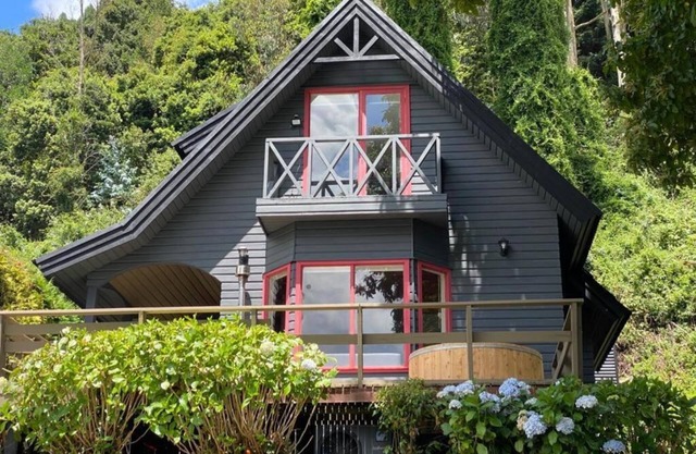 CIPRES Ecolodge & Spa