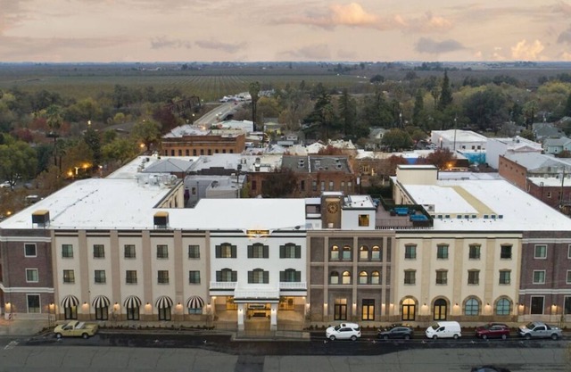 City Break in Winters! Four Classy Accommodations, Free Parking, Pets Allowed!