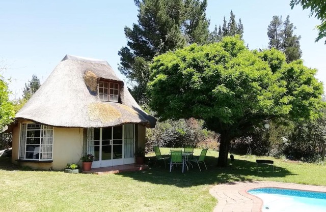 Clarens socialites, Thatch Cottage #1