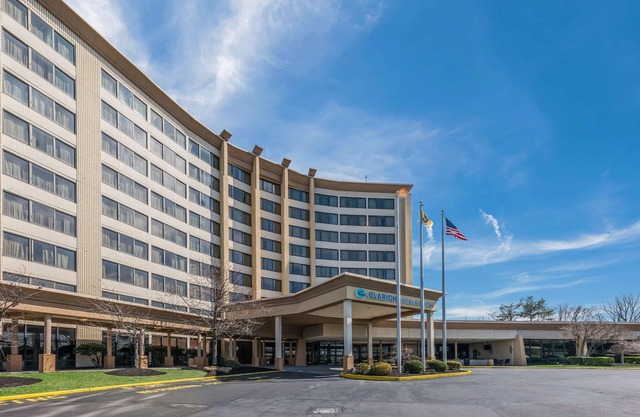 Clarion Hotel & Suites