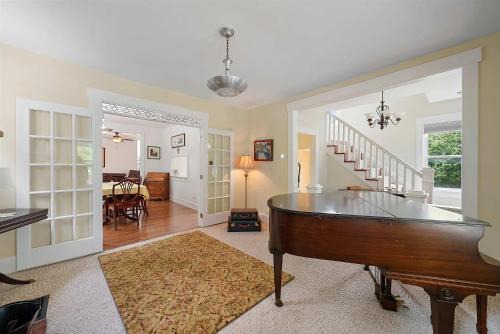 Classic Charm on Ashland - For 8