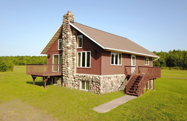 Clean, Comfortable and Quiet Chalet at the base of Jackson Creek Summit