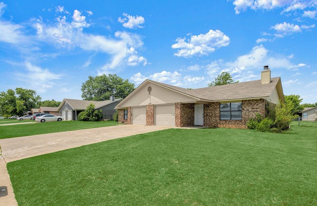 Clean, Cozy 2BR, Patio, Near Razorback Stadium