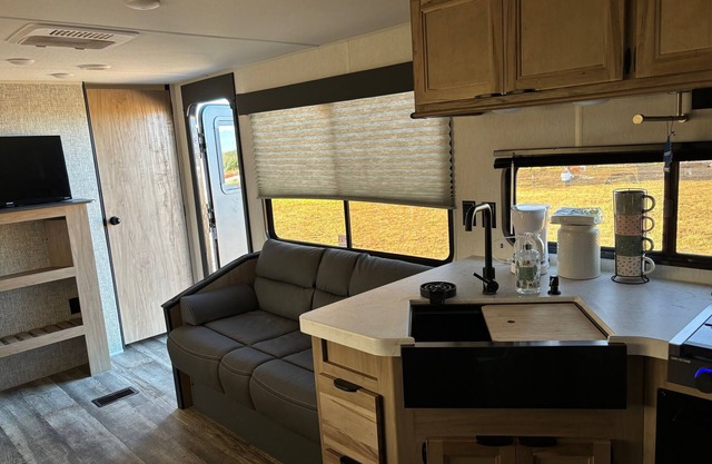 Clean, Relaxing Camper In The Pawnee Countryside.