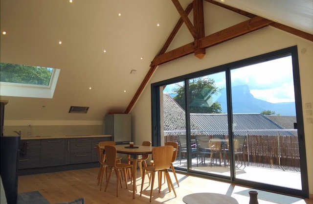Clear, spacious and cozy cottage with views of the Chartreuse Massif