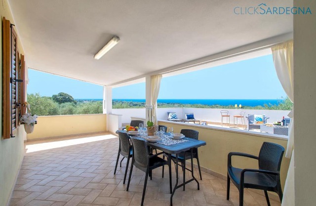 ClickSardegna Villa Brionis sea view, 7 bedrooms, 5 bathrooms and 3 kitchens