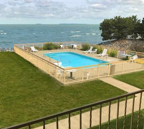 Clinton Inn & Suites