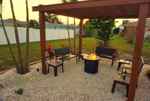 Close To Beach! 3 Bedroom 2 Bath