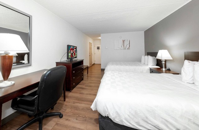 Close To The Heart of Staten Island! Free Parking and Pet-friendly Property!