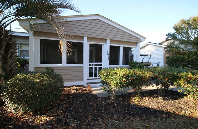 Close to the Ocean. Senior and Pet Friendly Great Rates!