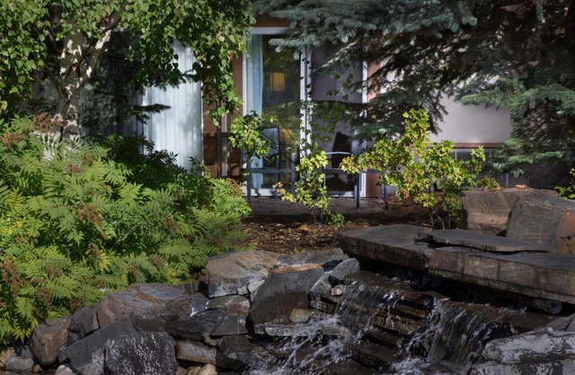 Coast Canmore Hotel & Conference Centre