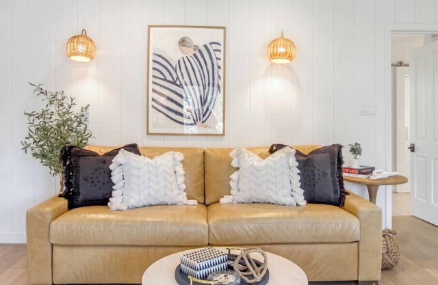 Coastal Condo by Pool: King Bed, Balcony, Kitchen