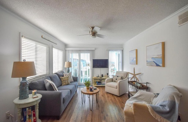 Coastal Condo with Public Atlantic Beach Access