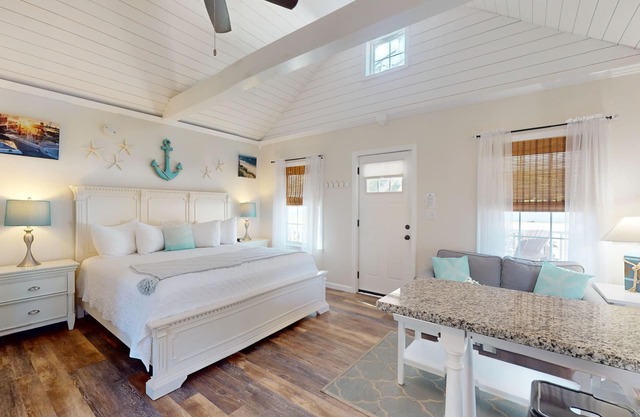 Coastal Estate – Private Cottage with King Bed & Pool Access