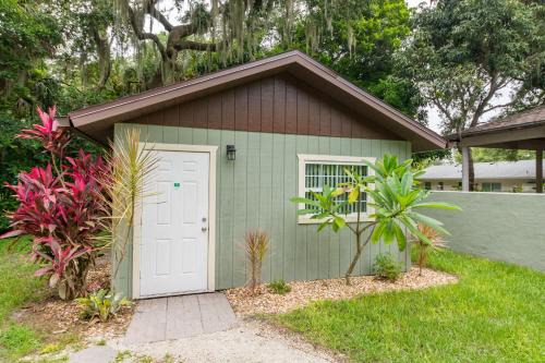 Coastal Getaway minutes from Siesta Key Beach