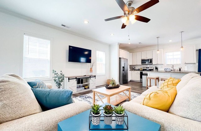 Coastal Home in the heart of downtown ILM