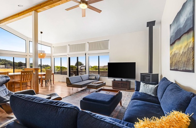 Coastal home with hot tub, view, beach access & fast WiFi - dog-friendly