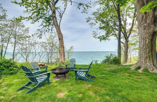 Coastal Lake Erie Cottage w/Amazing Water Views!