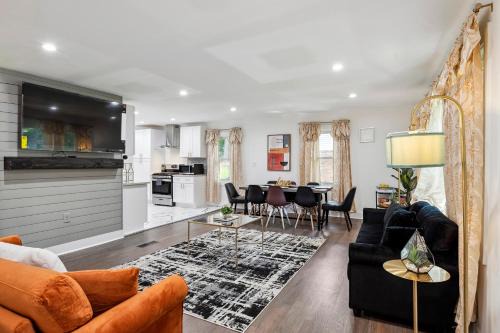 Coastal Retreat Oasis- Perfect for large groups by Deity Villas