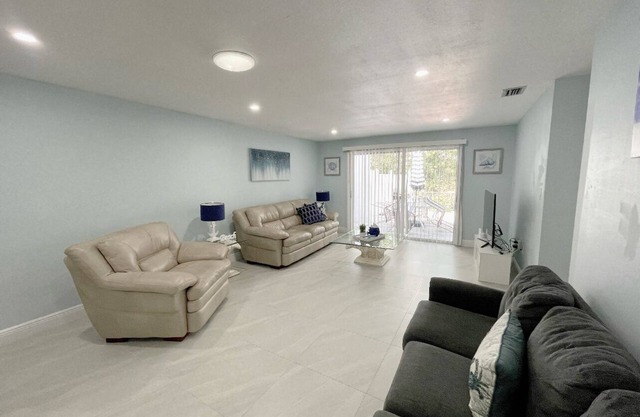 Coastal themed home near beach and airport