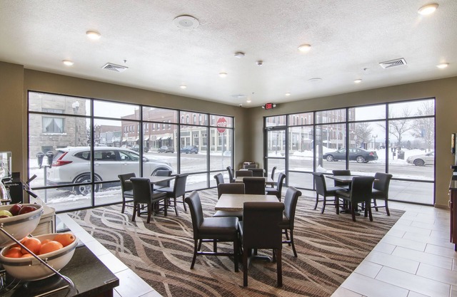 Cobblestone Inn & Suites at UW Stout Downtown Menomonie