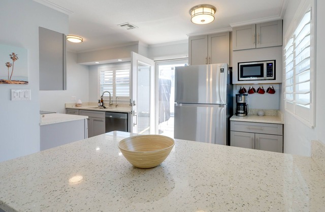 Cocoa Beach Condo: Snowbird & Remote Work Friendly