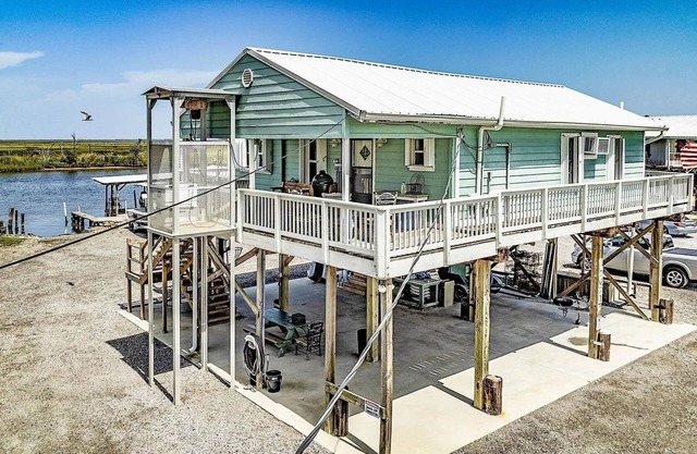 Cocodrie Waterfront Fishing Camp - Sportsmans Paradise