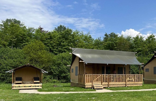 Combination of the most luxurious Glamping Lodge with adjacent sleeping tent for 8 people