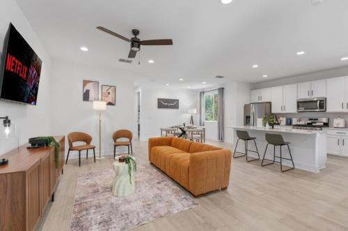 Combined Luxurious Home - Up to 18 Guests