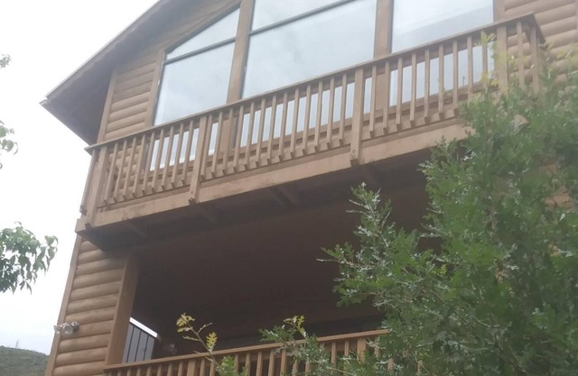 Come stay in a cabin, walking distance from the attractions of Summerhaven.