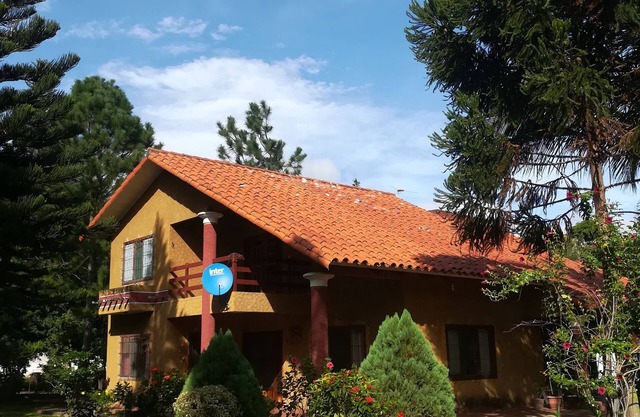 Comfortable and spacious country house, with direct access to the Piraí River