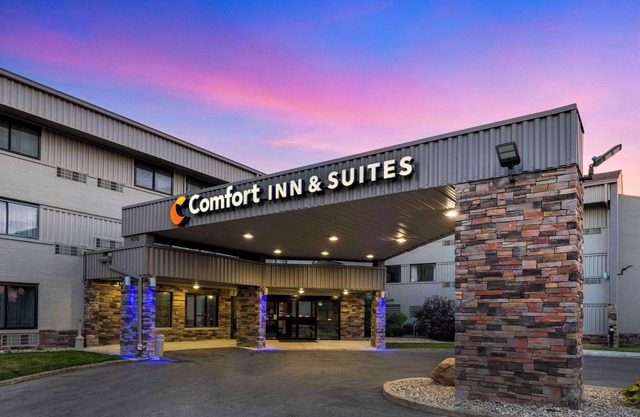Comfort Inn & Suites North at the Pyramids