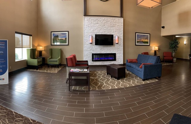 Comfort Suites Auburn near I-69