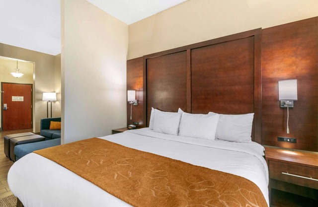 Comfort Suites Hopkinsville near Fort Campbell