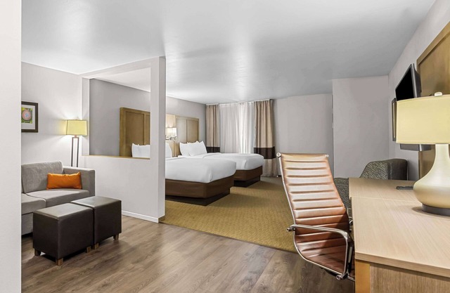 Comfort Suites