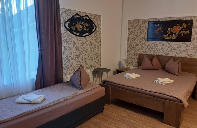 Comfort Triple Room near Shopping Center