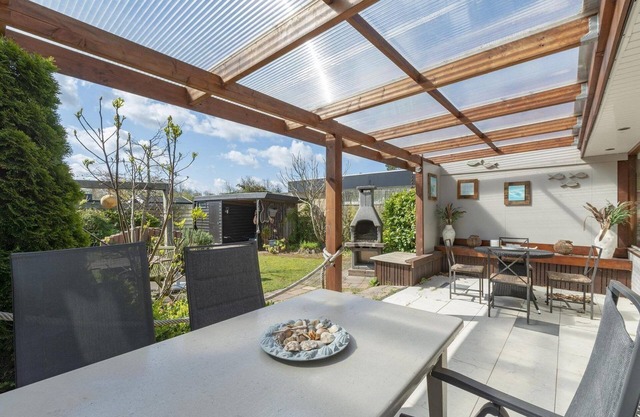 Comfortabel Vrijstaand Vakantiehuis in Sint Maartenszee Dichtbij de Strandopgang Naar het Heerlijke Zandstrand van Sint Maartenszee