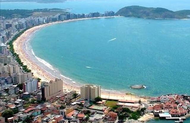 Comfortable 2-bedroom apartment one block from Morro Beach