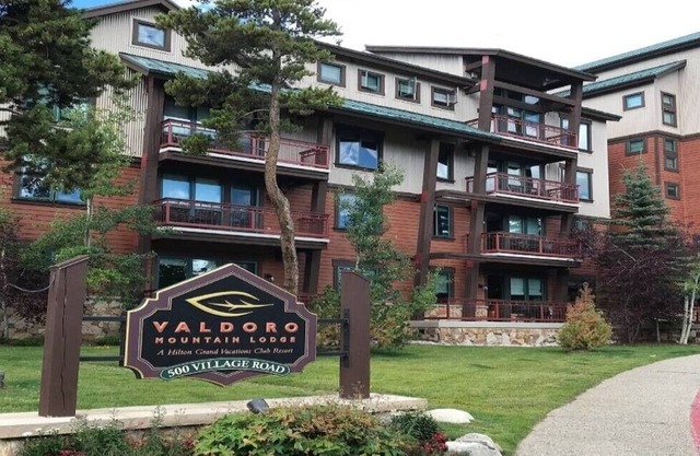 Comfortable 3 bedroom 2 bath with a fireplace at Hilton's Valdoro Mountain Lodge