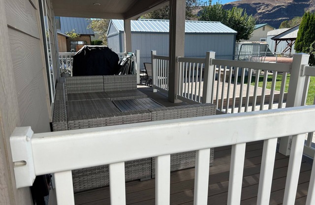 Comfortable 3 bedroom/2 bathroom home in Sunland Estates