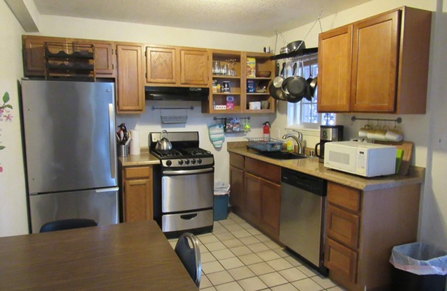 Comfortable 3 bedroom in "Hip" Temescal